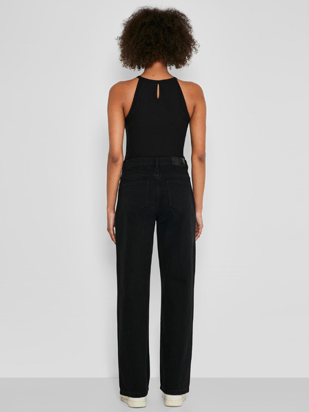 Noisy May Amanda Traperice