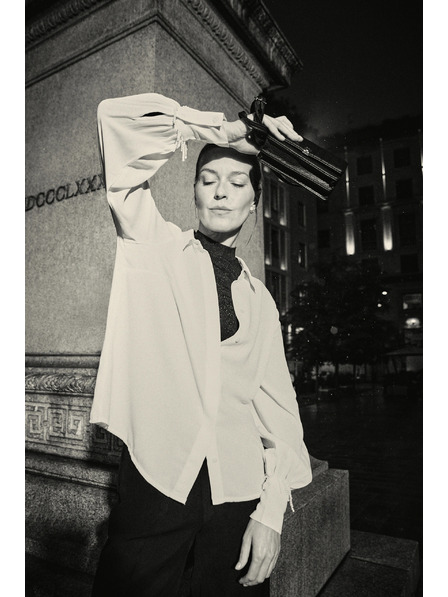 Moodo Bijela košulja s perlicama na rukavu Moodo