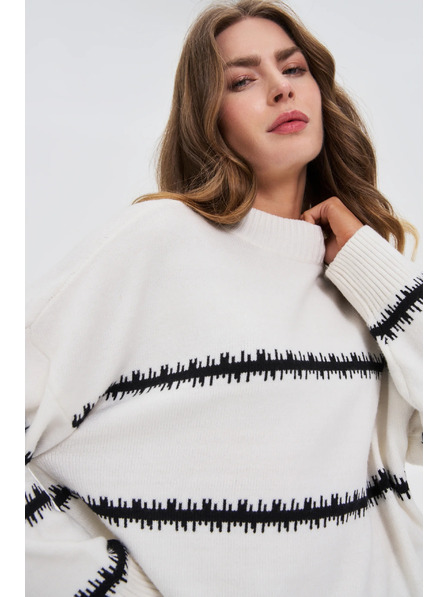 Moodo Bijeli pulover s prugama i spuštenom linijom ramena Moodo