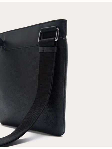 Marks & Spencer Kožna crossbody torba Marks & Spencer crna