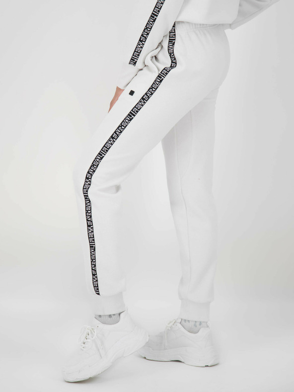 Alife and Kickin Bijele ženske trenirke s lampama Alife i Kickin