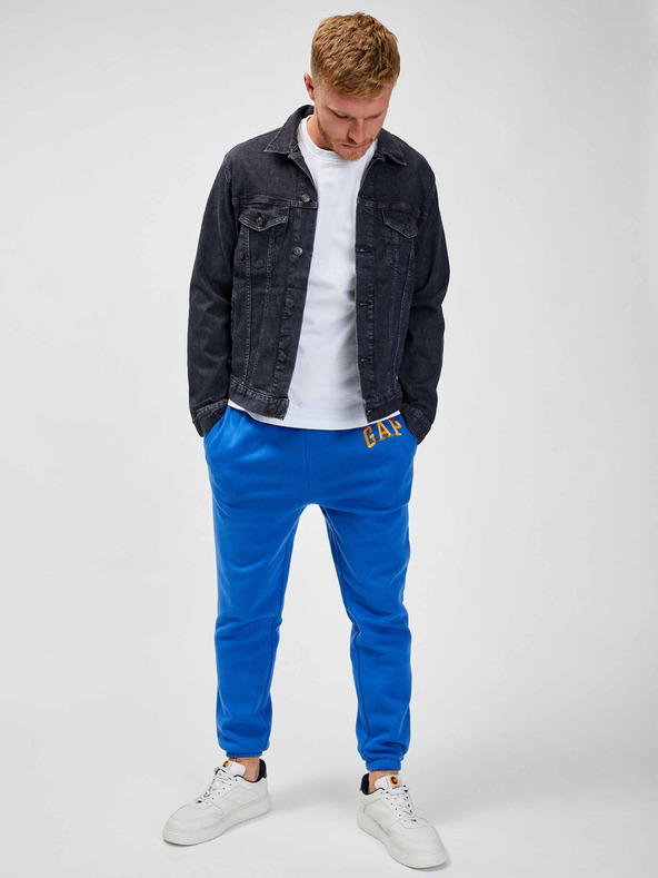 GAP Trenirke s izvezenim logom i fleece GAP