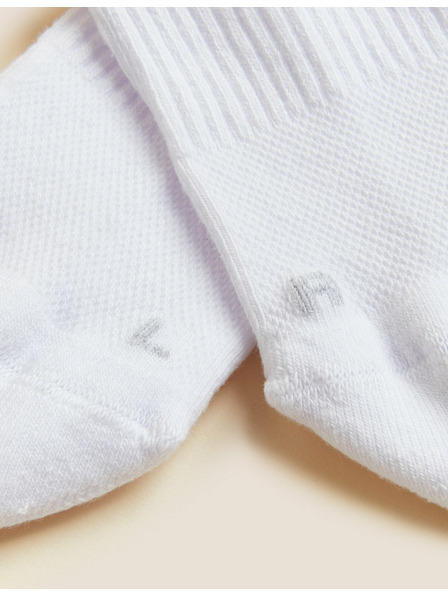 Marks & Spencer Marks & Spencer Trainer Liners™ set od pet pari ženskih sportskih čarapa u bijeloj boji