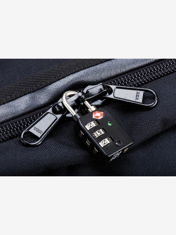 CabinZero Military 44L Absolute Black Ruksak