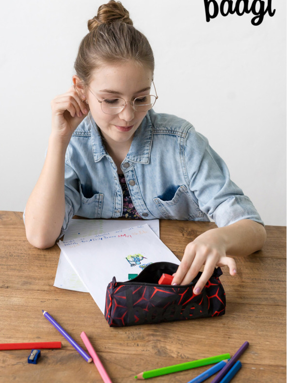 BAAGL  Baagl Red Polygon Black Student Case