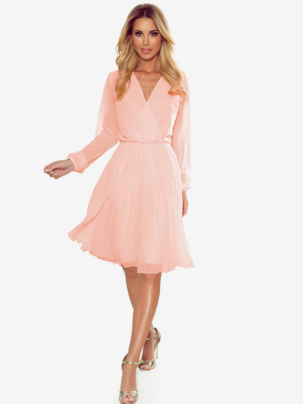 numoco Plisirana haljina s dekolteom i dugim rukavima - boja breskve Numoco ISABELLE