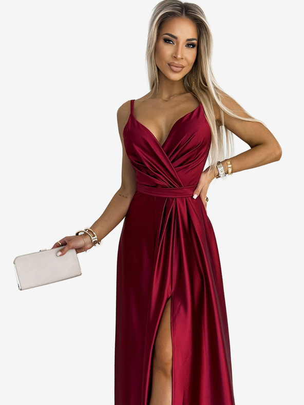 numoco Elegantna duga satenska haljina s dekolteom i prorezom za noge - Boja vina Numoco JULIET
