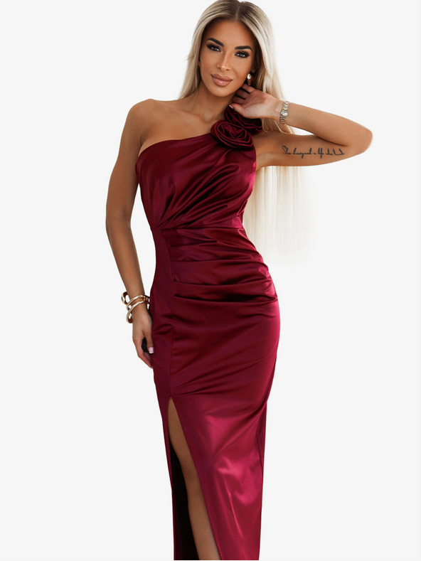 numoco Duga satenska haljina na jedno rame s ružama - bordo Numoco AURORA