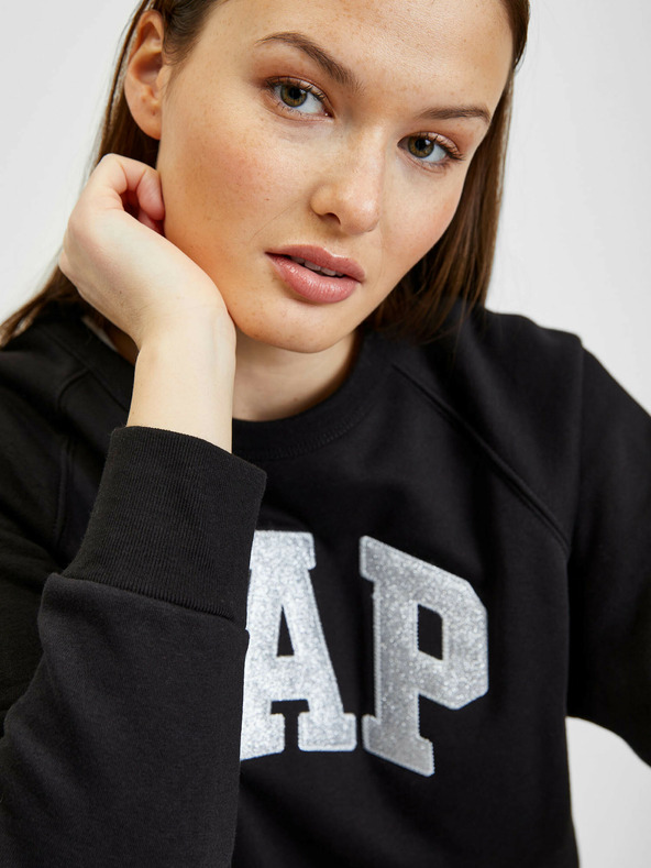 GAP Dukserica s metalik logom GAP