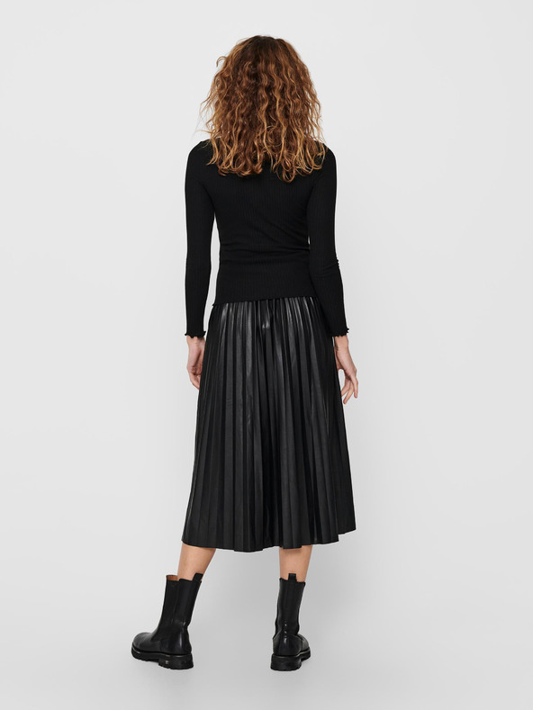 ONLY Crna rebrasta majica ONLY Emma