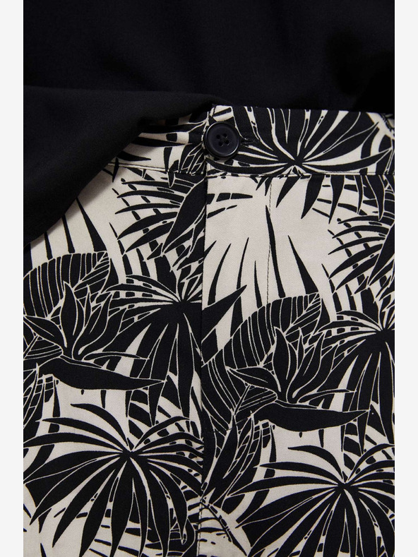 Moodo Bijelo-crne ženske kratke hlače s uzorkom marke Moodo