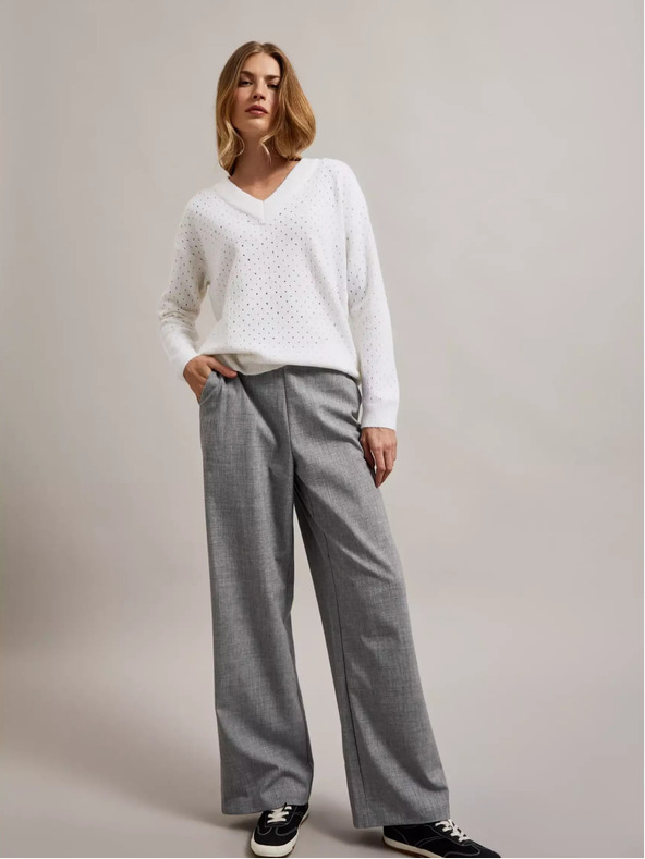 Moodo Moodo bijeli džemper s V izrezom