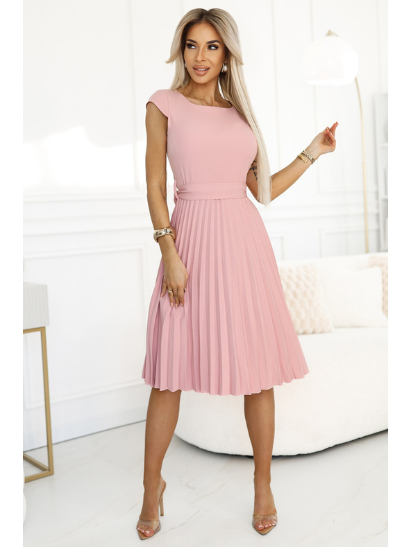 numoco Klasična plisirana haljina s kratkim rukavima i remenom - puder roza