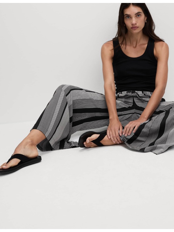 Marks & Spencer Keper hlače s printom, širokih nogavica i visokim strukom Marks & Spencer siva