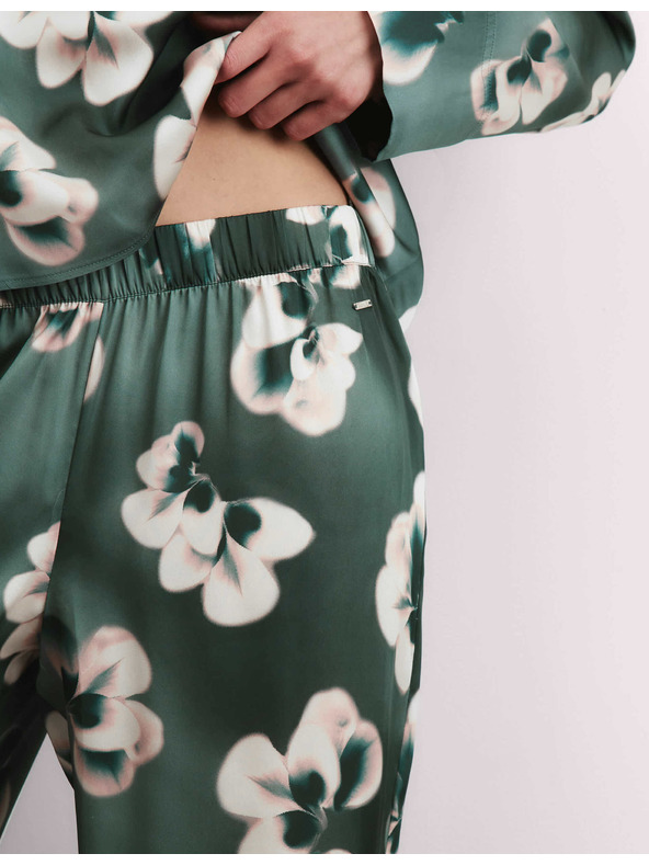 Marks & Spencer Satenaste cvjetne pidžama hlače Marks & Spencer zelena
