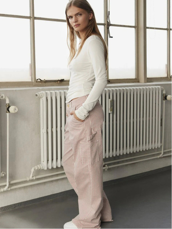 Sofie Schnoor Bijelo-crvene ženske široke hlače na pruge od Sofie Schnoor