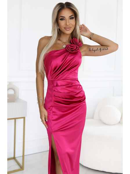 numoco AURORA Satenasta duga haljina na jedno rame s ružom i prorezom | Ružičasta