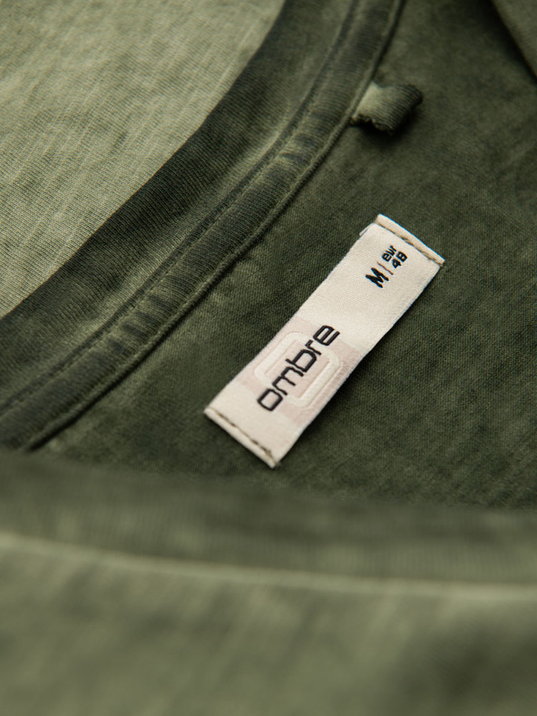 Ombre Clothing Muška pamučna majica s V-izrezom i opranim efektom - maslinasta