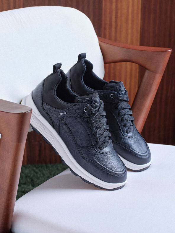 Geox Crne ženske tenisice Geox Spherica 4x4 b abx