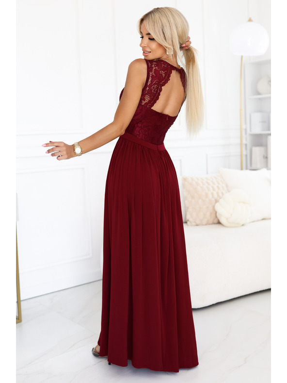 numoco Duge haljine LEA s čipkastim izrezom i razrezom - vinsko crvene