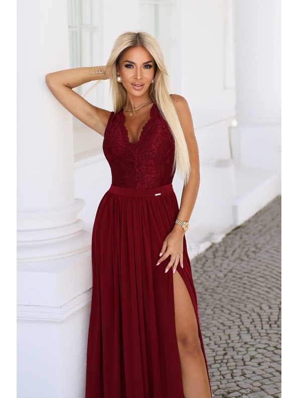numoco Duge haljine LEA s čipkastim izrezom i razrezom - vinsko crvene