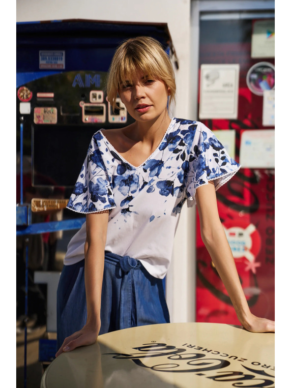 Moodo Bijela bluza s plavim cvjetovima