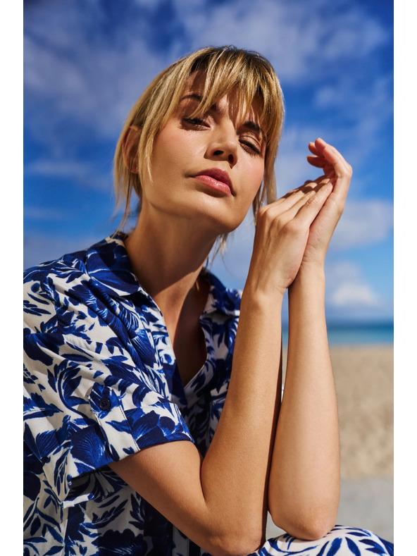 Moodo Plavo-bijela uzorovana bluza