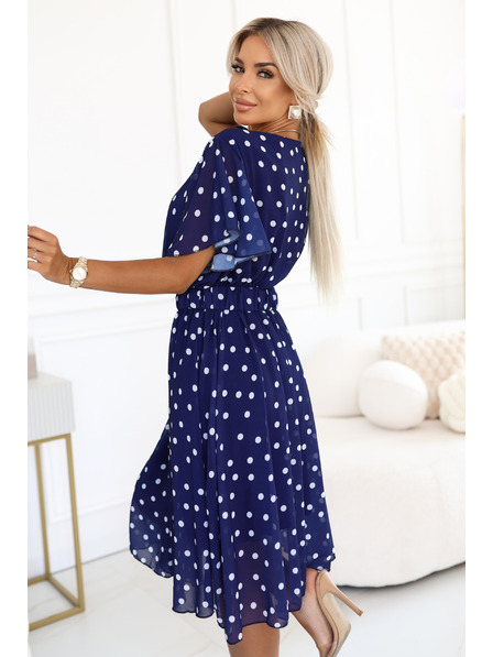 numoco Tamno plava haljina s bijelim točkicama, preklopnim izrezom i dekorativnim pojasom