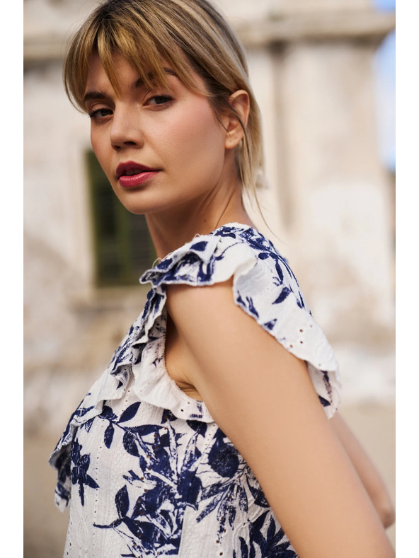 Moodo Ženska majica Moodo – bijela s plavim cvjetovima