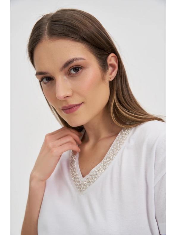 Moodo Ženska majica s ukrašenim izrezom – bijela