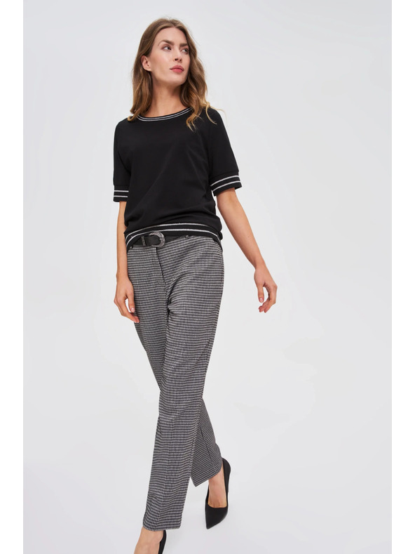 Moodo Crni top s kontrastnim rubom Moodo