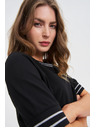 Moodo Crni top s kontrastnim rubom Moodo