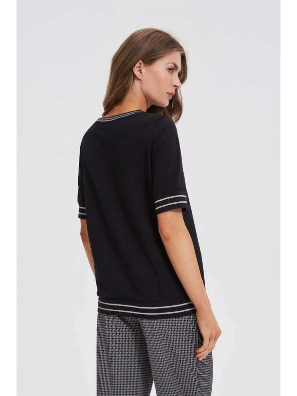 Moodo Crni top s kontrastnim rubom Moodo