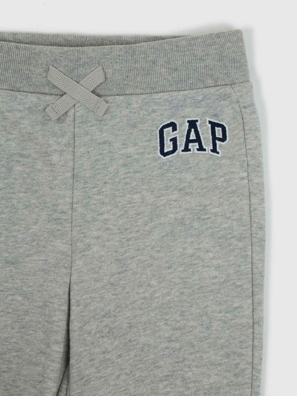 GAP Baby dječačke trenirke s logom GAP