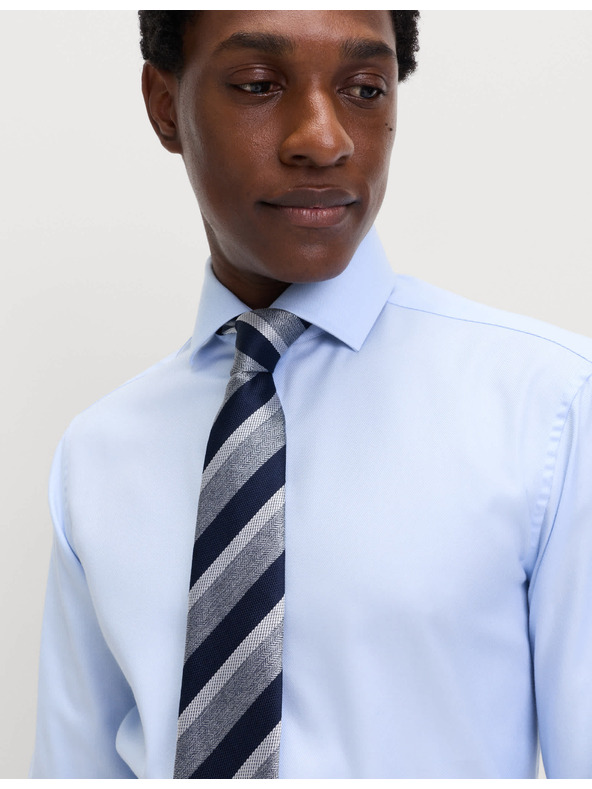 Marks & Spencer Marks & Spencer plava uska košulja od pamučnog kepera s duplim manšetama