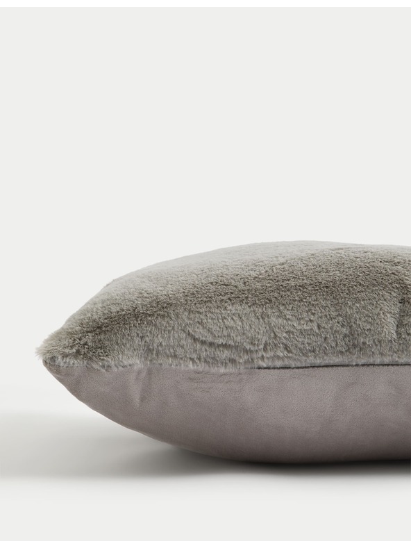 Marks & Spencer Marks & Spencer jastuk od umjetnog krzna
