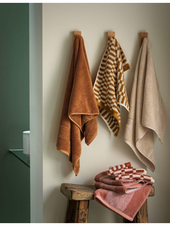 Marks & Spencer Ručnik od čiste pamučne tkanine s geometrijskim motivom kocaka Marks & Spencer siva