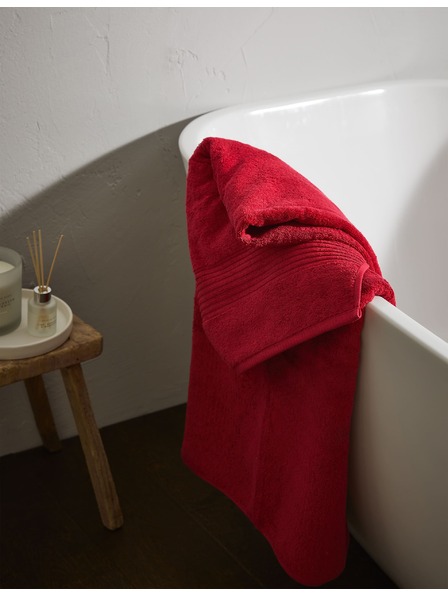Marks & Spencer Luksuzni ručnik od egipatske pamuke Marks & Spencer crvena