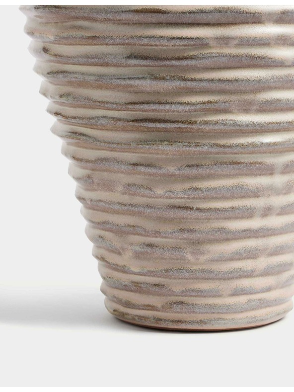 Marks & Spencer Srednje velika keramička vaza s linearnim rebrima Marks & Spencer krem