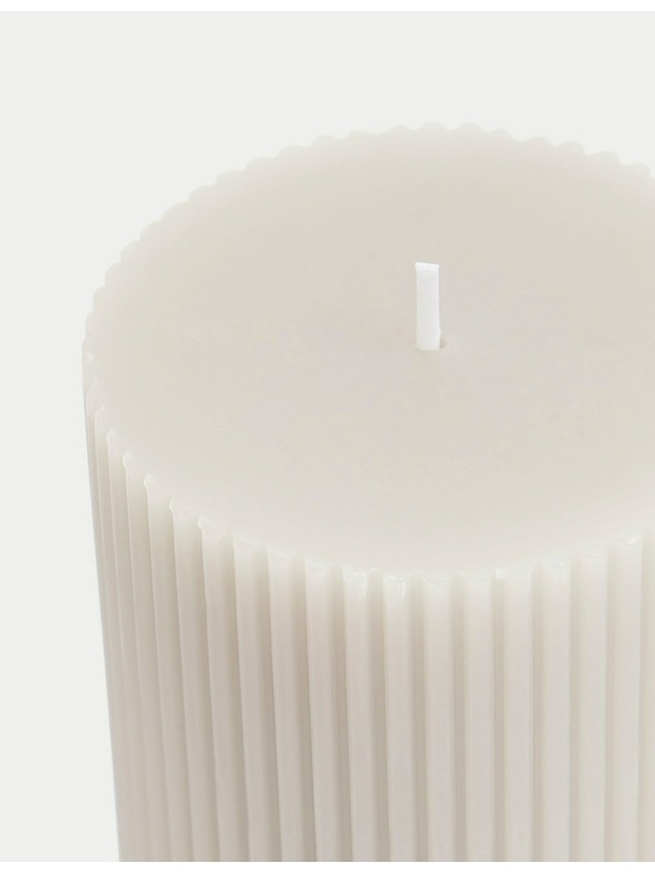 Marks & Spencer Naborana stupna svijeća Marks & Spencer siva