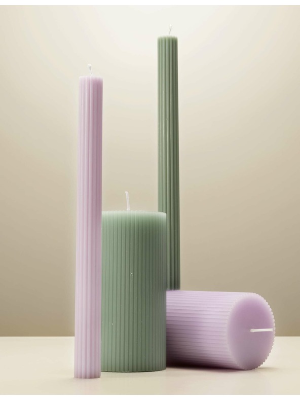Marks & Spencer Naborana stupna svijeća Marks & Spencer ljubičasta
