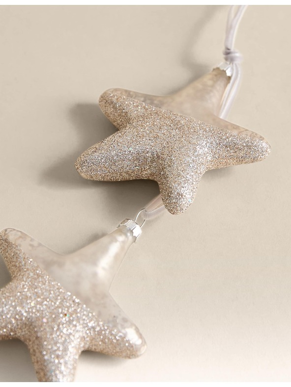 Marks & Spencer Set od 2 šljokičaste ukrašne kugle sa zvijezdama i živinom Marks & Spencer srebrna