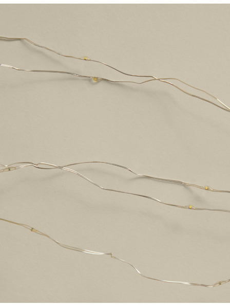 Marks & Spencer Toplo bijelo žičano LED svijetlo na baterije Marks & Spencer srebrna