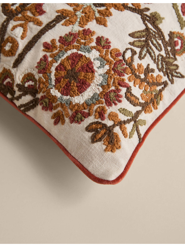 Marks & Spencer Jastučić od čiste pamučne tkanine s cvjetnom vezom Marks & Spencer krem