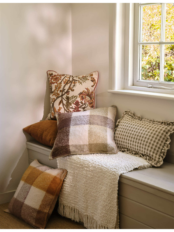 Marks & Spencer Jastučić od čiste pamučne tkanine s cvjetnom vezom Marks & Spencer krem