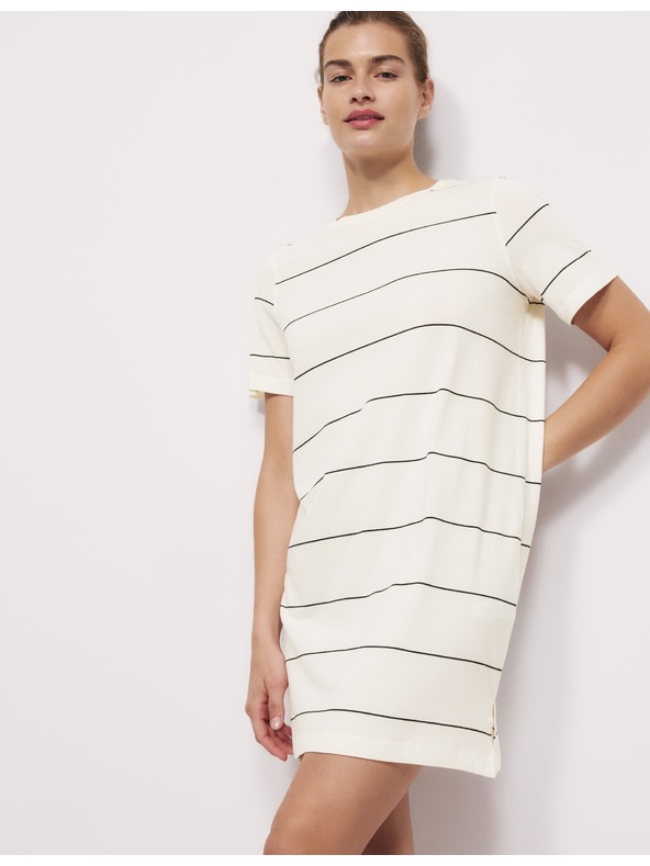 Marks & Spencer Prugasta noćna košulja s tehnologijom Cool Comfort™ Marks & Spencer smetanasta