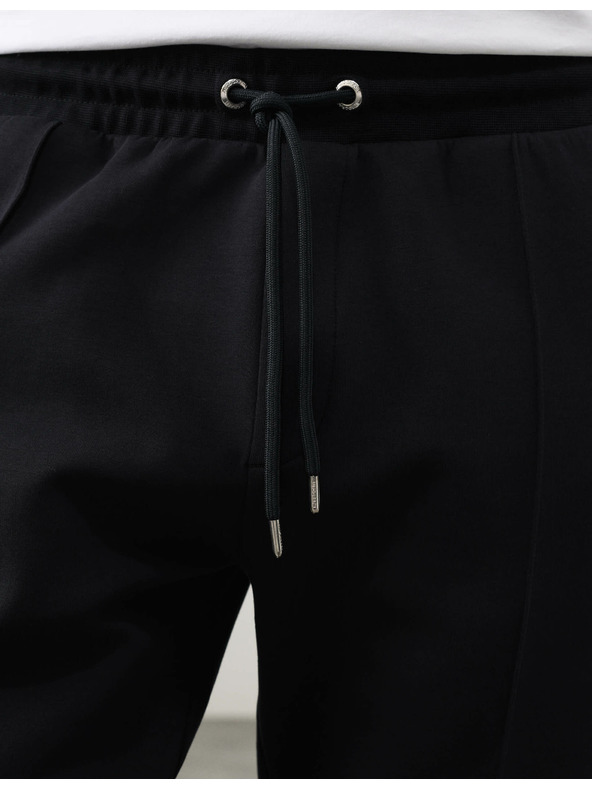 Marks & Spencer Ravne trenirke Pintuck s visokim udjelom pamuka Marks & Spencer crna