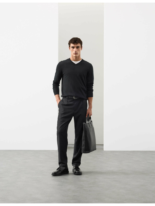 Marks & Spencer V-izrez džemper od čiste izuzetno fine merino vune Marks & Spencer crna