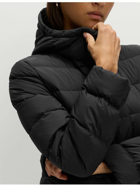 Marks & Spencer Pernata dekica s kapuljačom od perja i mekanih perjnica Marks & Spencer crna