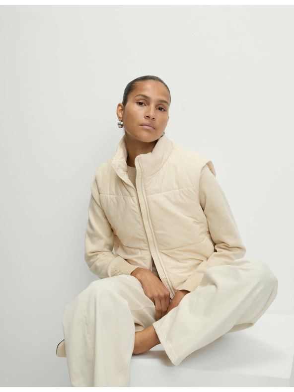 Marks & Spencer Kratki prošiveni prsluk s tehnologijom Thermowarmth™ Marks & Spencer bež